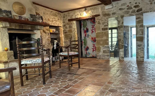 Maison de village ROQUEMAURE (30)