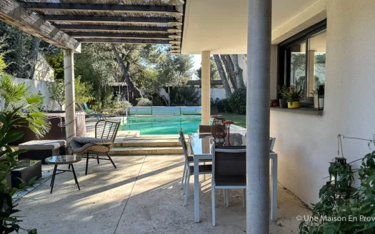 Maison contemporaine Villeneuve les Avignon (30)