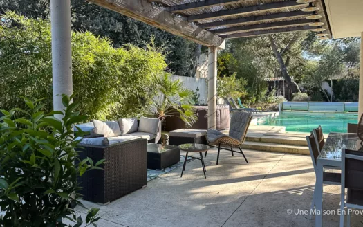 Maison contemporaine Villeneuve les Avignon (30)